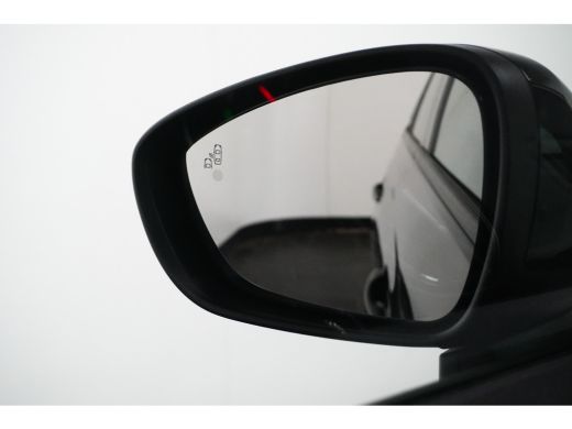 Opel Crossland 1.2 Turbo Elegance / Panorama / Camera / Navigatie / Parkeersensoren / Dodehoek Detectie / ActivLease financial lease