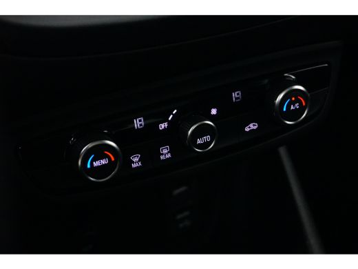 Opel Crossland 1.2 Turbo Elegance / Panorama / Camera / Navigatie / Parkeersensoren / Dodehoek Detectie / ActivLease financial lease