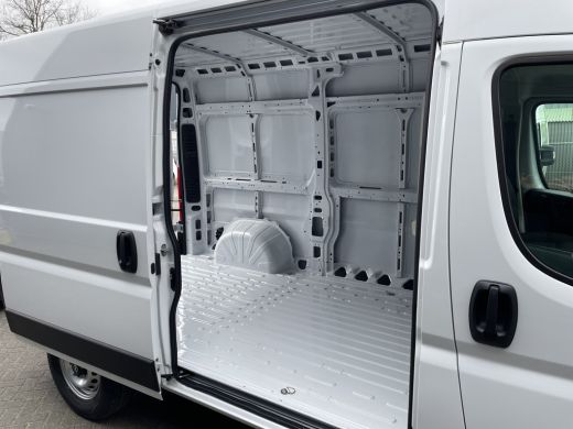 Opel Movano 140pk L2H2 3.5t (Camera - Automatische Airco - Navigatie - Apple Carplay - Digitaal dashboard - DAB) ActivLease financial lease