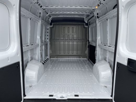 Opel Movano 140pk L2H2 3.5t (Camera - Automatische Airco - Navigatie - Apple Carplay - Digitaal dashboard - DAB) ActivLease financial lease