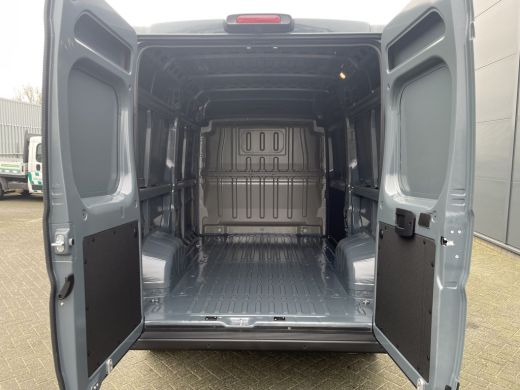 Opel Movano 140pk L2H2 3.5t (Camera - Automatische Airco - Navigatie - Apple Carplay - Digitaal dashboard - DAB) ActivLease financial lease