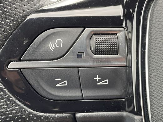 Peugeot 3008 225pk HYbrid GT Pack (Elektrisch schuifdak - Leder incl verwarming/massage/ geheugen - Focal Elec... ActivLease financial lease