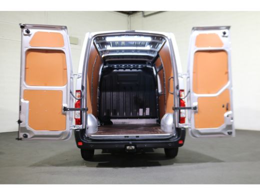 Renault Master 2.3 dCi 135pk L2 H2 Work Edition Airco Navigatie Camera ActivLease financial lease