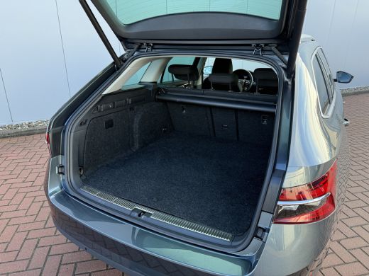 Skoda Superb Combi 1.4 TSI iV 218pk | Trekhaak | Elektrische stoelen ActivLease financial lease