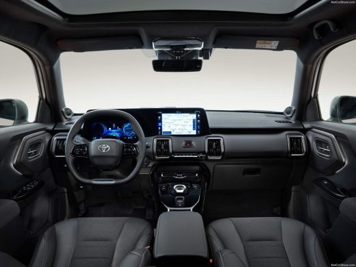 Toyota Urban Cruiser Dynamic 61 kWh ActivLease financial lease