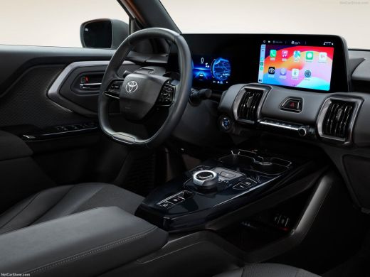 Toyota Urban Cruiser Dynamic 61 kWh ActivLease financial lease