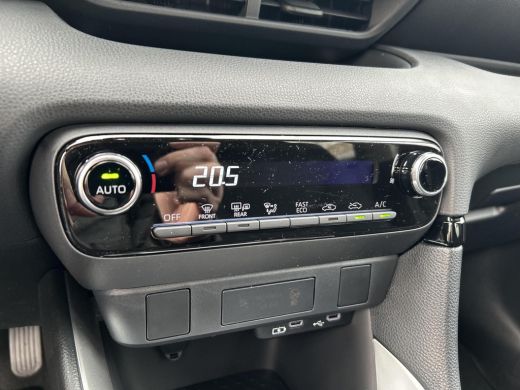 Toyota Yaris 1.5 Hybrid 115 Active ActivLease financial lease