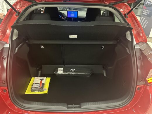 Toyota Yaris 1.5 Hybrid 115 Dynamic ActivLease financial lease