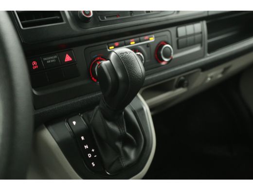 Volkswagen Transporter 2.0 TDI L2H1 | Aut. | Airco | Cruise | 3-Zits | Trekh. | Parkeersens. | Stoelverw. ActivLease financial lease
