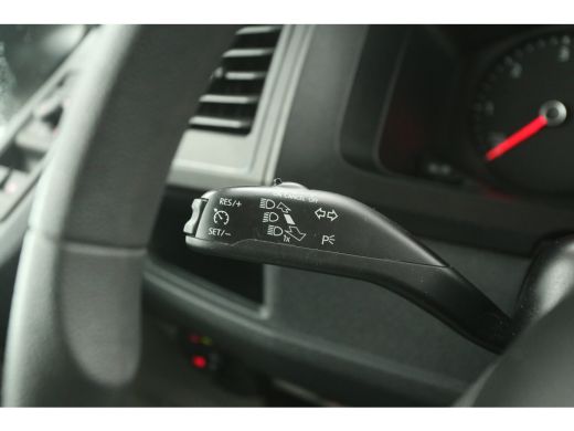 Volkswagen Transporter 2.0 TDI L2H1 | Aut. | Airco | Cruise | 3-Zits | Trekh. | Parkeersens. | Stoelverw. ActivLease financial lease