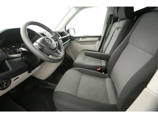 Volkswagen Transporter 2.0 TDI L2H1 | Aut. | Airco | Cruise | 3-Zits | Trekh. | Parkeersens. | Stoelverw. ActivLease financial lease