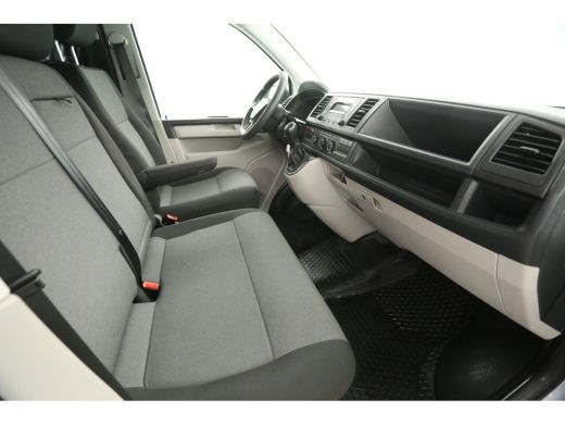 Volkswagen Transporter 2.0 TDI L2H1 | Aut. | Airco | Cruise | 3-Zits | Trekh. | Parkeersens. | Stoelverw. ActivLease financial lease
