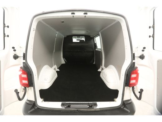 Volkswagen Transporter 2.0 TDI L2H1 | Aut. | Airco | Cruise | 3-Zits | Trekh. | Parkeersens. | Stoelverw. ActivLease financial lease
