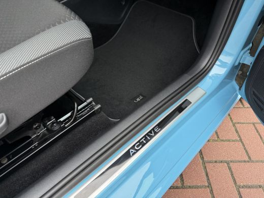 Volkswagen up! 1.0 Active 65pk | Cruise | Camera ActivLease financial lease