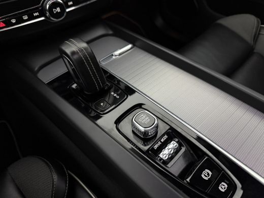 Volvo  XC60 2.0 Recharge T8 AWD R-Design | SOH 83% | Pano | H/K | HuD | Memory | Stoel/Stuurverw. | Virtual |... ActivLease financial lease