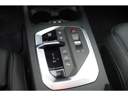 BMW 1 Serie 120 M Sport Automaat / Sportstoelen / Achteruitrijcamera / M Adaptief onderstel / Comfort Access ... ActivLease financial lease