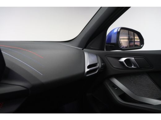 BMW 1 Serie 120 M Sport Automaat / Sportstoelen / Achteruitrijcamera / M Adaptief onderstel / Comfort Access ... ActivLease financial lease