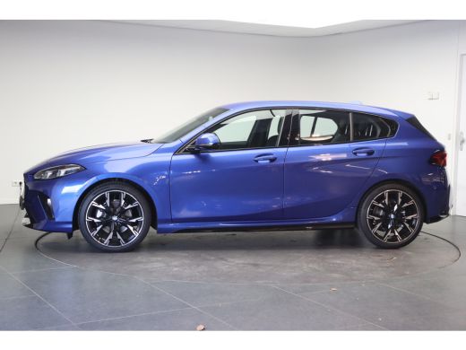 BMW 1 Serie 120 M Sport Automaat / Sportstoelen / Achteruitrijcamera / M Adaptief onderstel / Comfort Access ... ActivLease financial lease