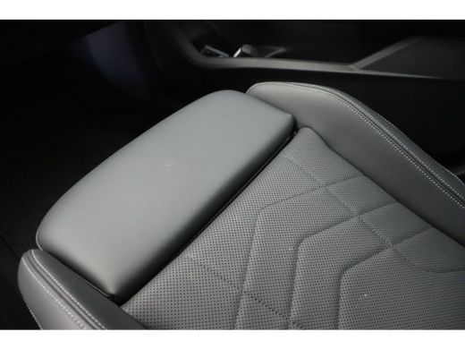 BMW 1 Serie 120 M Sport Automaat / Sportstoelen / Achteruitrijcamera / M Adaptief onderstel / Comfort Access ... ActivLease financial lease