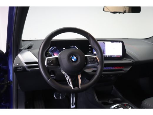 BMW 1 Serie 120 M Sport Automaat / Sportstoelen / Achteruitrijcamera / M Adaptief onderstel / Comfort Access ... ActivLease financial lease