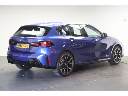 BMW 1 Serie 120 M Sport Automaat / Sportstoelen / Achteruitrijcamera / M Adaptief onderstel / Comfort Access ... ActivLease financial lease
