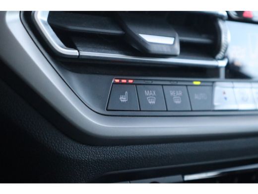 BMW 3 Serie Touring 330e xDrive Business Edition Plus Pano dak / Laser / Sportstoelen / Leder / ActivLease financial lease