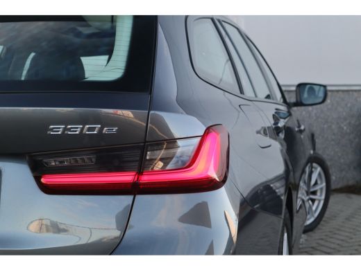 BMW 3 Serie Touring 330e xDrive Business Edition Plus Pano dak / Laser / Sportstoelen / Leder / ActivLease financial lease