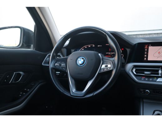 BMW 3 Serie Touring 330e xDrive Business Edition Plus Pano dak / Laser / Sportstoelen / Leder / ActivLease financial lease