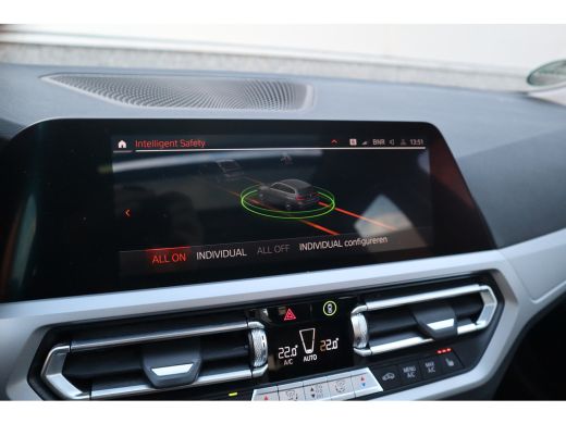 BMW 3 Serie Touring 330e xDrive Business Edition Plus Pano dak / Laser / Sportstoelen / Leder / ActivLease financial lease