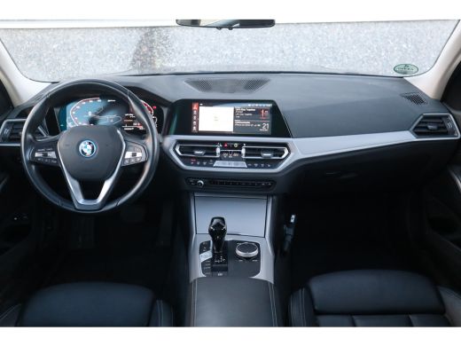 BMW 3 Serie Touring 330e xDrive Business Edition Plus Pano dak / Laser / Sportstoelen / Leder / ActivLease financial lease