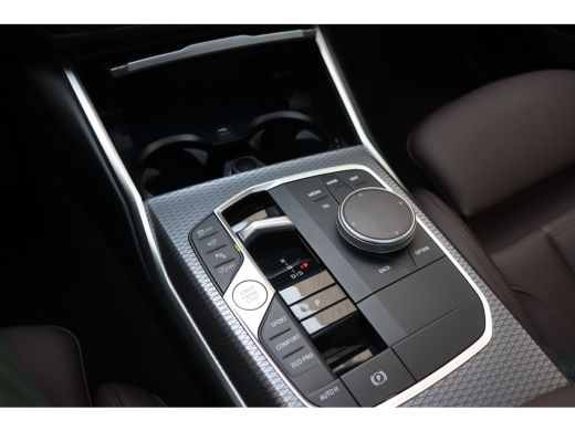 BMW 3 Serie Touring 330i xDrive High Executive M Sport Automaat / Panoramadak / Trekhaak / Sportstoelen / M S... ActivLease financial lease