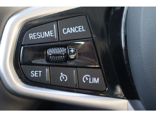 BMW 3 Serie Touring 330i xDrive High Executive M Sport Automaat / Panoramadak / Trekhaak / Sportstoelen / M S... ActivLease financial lease