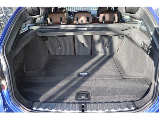 BMW 3 Serie Touring 330i xDrive High Executive M Sport Automaat / Panoramadak / Trekhaak / Sportstoelen / M S... ActivLease financial lease