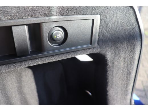 BMW 3 Serie Touring 330i xDrive High Executive M Sport Automaat / Panoramadak / Trekhaak / Sportstoelen / M S... ActivLease financial lease