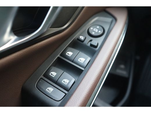 BMW 3 Serie Touring 330i xDrive High Executive M Sport Automaat / Panoramadak / Trekhaak / Sportstoelen / M S... ActivLease financial lease