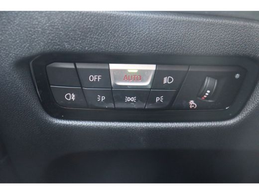 BMW 3 Serie Touring 330i xDrive High Executive M Sport Automaat / Panoramadak / Trekhaak / Sportstoelen / M S... ActivLease financial lease