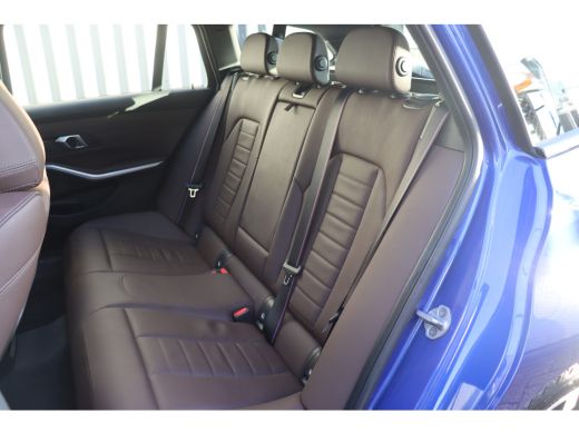 BMW 3 Serie Touring 330i xDrive High Executive M Sport Automaat / Panoramadak / Trekhaak / Sportstoelen / M S... ActivLease financial lease