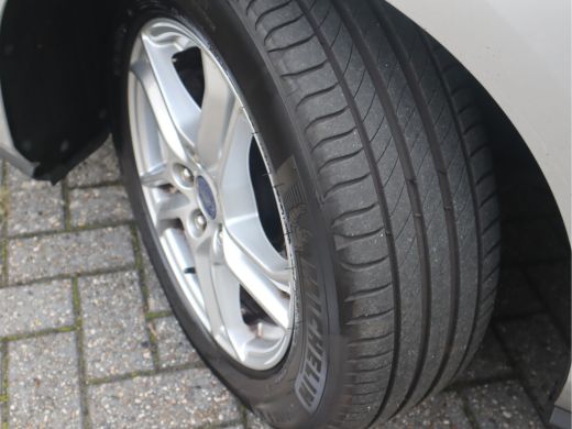 Ford Focus 1.0 EcoBoost Hybrid Trend Edition Business ActivLease financial lease