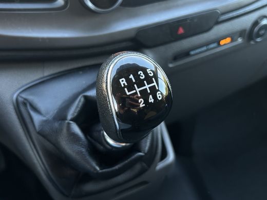 Ford Transit Custom 2.0 TDCI 105 PK / L1H1 / 1e EIG. / 96.558 KM !! / TREKHAAK / INRICHTING / 3-ZITS / AIRCO / CRUISE... ActivLease financial lease