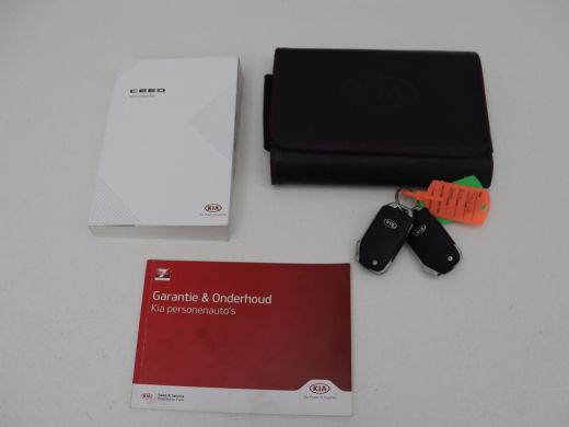 Kia Ceed 1.4 T-GDi DynamicLine | Automaat | Camera | Trekhaak | Carplay | Navigatie | Climate control | DA... ActivLease financial lease