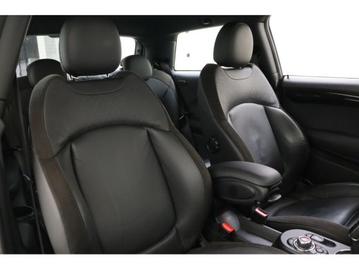 Mini Electric Charged / Sportstoelen / Achteruitrijcamera / Comfort Access / Stoelverwarming / Adaptieve LED / ... ActivLease financial lease