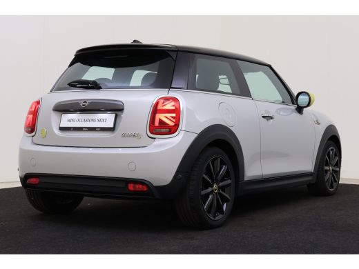 Mini Electric Charged / Sportstoelen / Achteruitrijcamera / Comfort Access / Stoelverwarming / Adaptieve LED / ... ActivLease financial lease