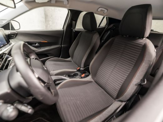 Peugeot 2008 1.2 PureTech Sport (APPLE CARPLAY, GROOT NAVI, GETINT GLAS, LED KOPLAMPEN, CLIMATE, SPORTSTOELEN,... ActivLease financial lease