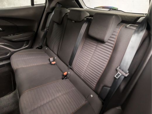 Peugeot 2008 1.2 PureTech Sport (APPLE CARPLAY, GROOT NAVI, GETINT GLAS, LED KOPLAMPEN, CLIMATE, SPORTSTOELEN,... ActivLease financial lease