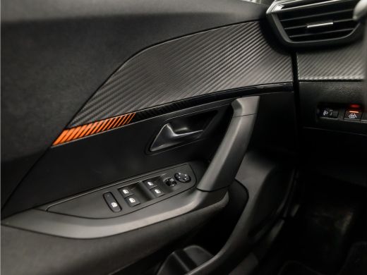 Peugeot 2008 1.2 PureTech Sport (APPLE CARPLAY, GROOT NAVI, GETINT GLAS, LED KOPLAMPEN, CLIMATE, SPORTSTOELEN,... ActivLease financial lease