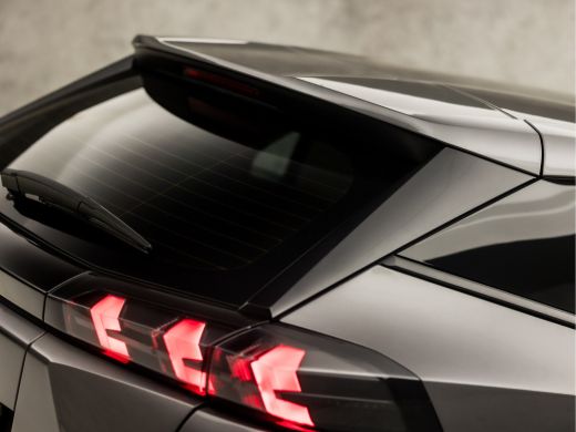 Peugeot 2008 1.2 PureTech Sport (APPLE CARPLAY, GROOT NAVI, GETINT GLAS, LED KOPLAMPEN, CLIMATE, SPORTSTOELEN,... ActivLease financial lease