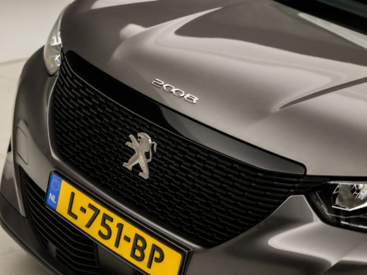 Peugeot 2008 1.2 PureTech Sport (APPLE CARPLAY, GROOT NAVI, GETINT GLAS, LED KOPLAMPEN, CLIMATE, SPORTSTOELEN,... ActivLease financial lease
