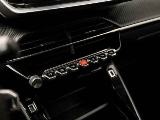 Peugeot 2008 1.2 PureTech Sport (APPLE CARPLAY, GROOT NAVI, GETINT GLAS, LED KOPLAMPEN, CLIMATE, SPORTSTOELEN,... ActivLease financial lease