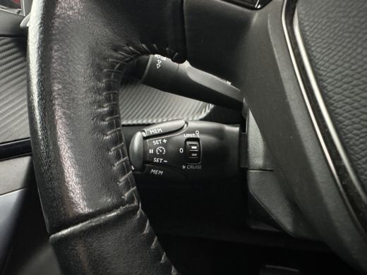 Peugeot e-2008 EV Allure 50 kWh [ 3-Fase ] {SOH-84%} (INCL-BTW) *PANO | LEATHER-FABRIC | FULL-LED | SPORT-SEATS ... ActivLease financial lease