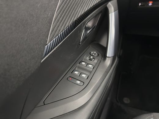 Peugeot e-2008 EV Allure 50 kWh [ 3-Fase ] {SOH-84%} (INCL-BTW) *PANO | LEATHER-FABRIC | FULL-LED | SPORT-SEATS ... ActivLease financial lease